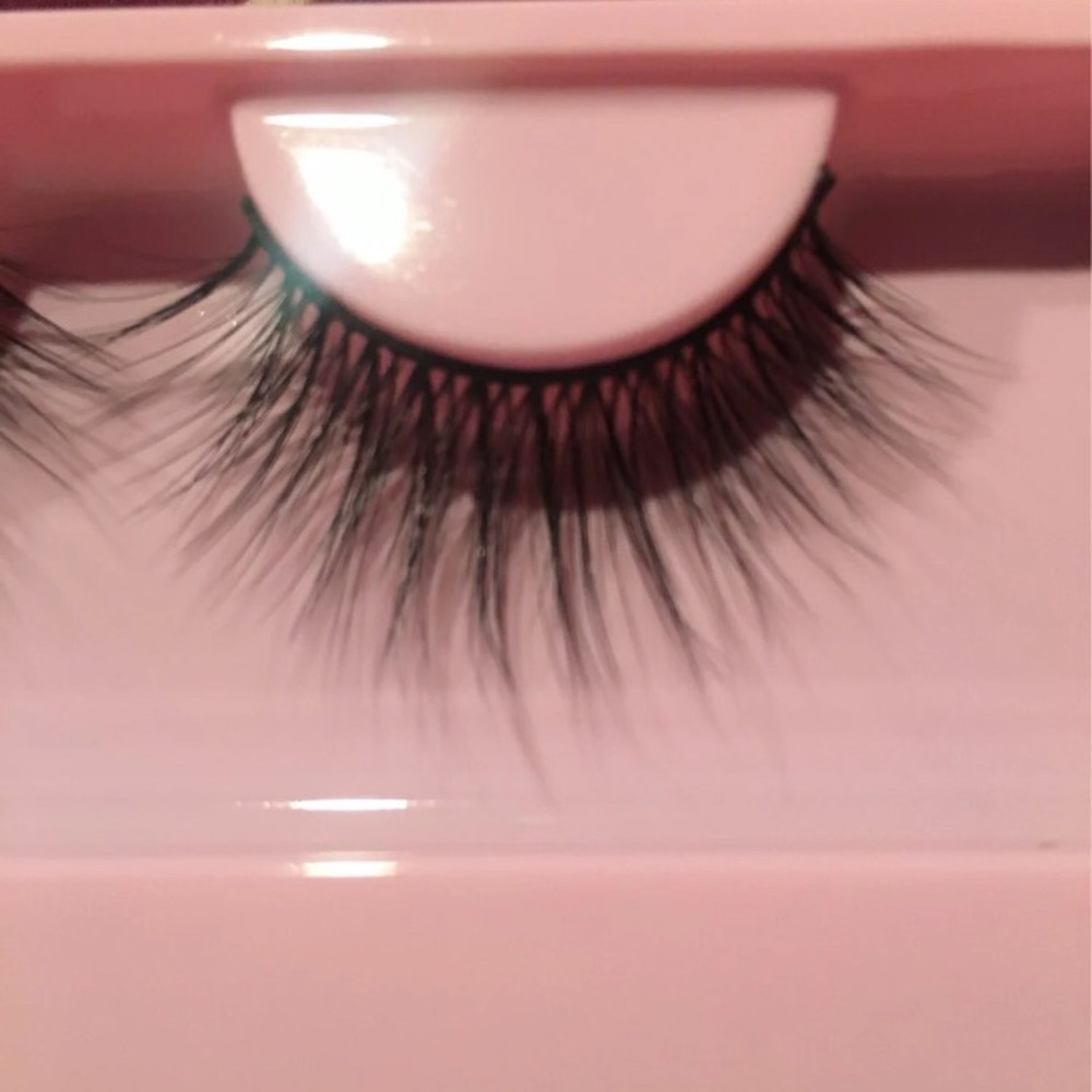 Eyelashes - Picture 5 of 8